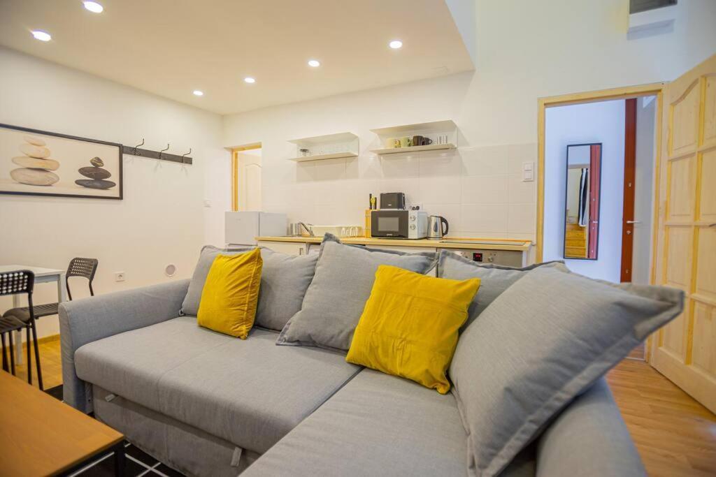 2 Bedroom Flat In The Dob Street, Venus Budapest Eksteriør bilde